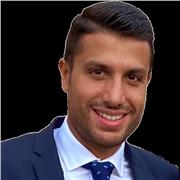 Dottore di ricerca impartisce lezioni di Economia